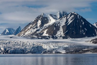 ŠPICBERKY - TURISTIKA ZA POLÁRNÍHO DNE