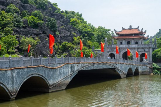 Vietnam a Kambodža + PLAVBA DRAČÍ ZÁTOKOU + TAJEMSTVÍ CHRÁMŮ ANGKORU 