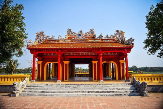 Vietnam a Kambodža + PLAVBA DRAČÍ ZÁTOKOU + TAJEMSTVÍ CHRÁMŮ ANGKORU 