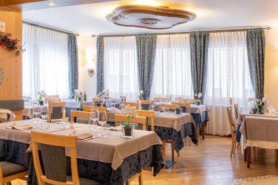 6denní zájezd s dopravou, polopenzí a skipasem v ceně – Hotel Pedranzini