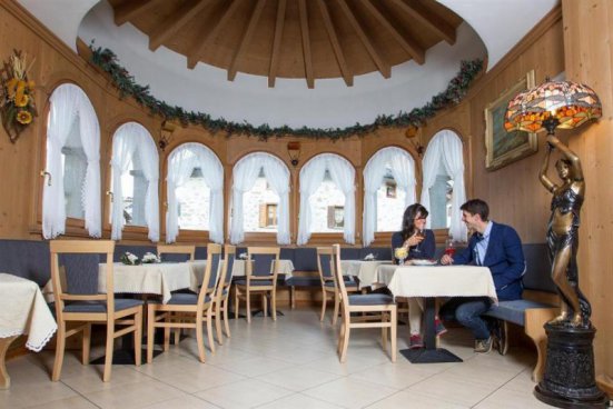 5denní zájezd (denní přejezd) s dopravou, polopenzí a skipasem v ceně – hotel Pedranzini