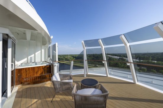 Tajemný východ na krásné MSC Euribia, plavba s českým průvodcem