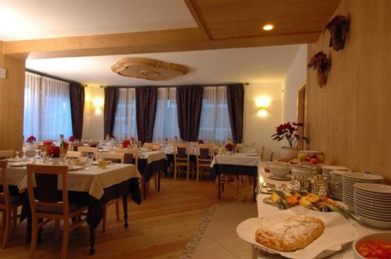 5denní zájezd (denní přejezd) s dopravou, polopenzí a skipasem v ceně – hotel Pedranzini