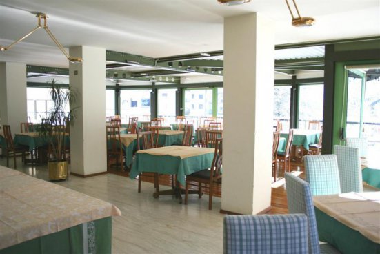 5denní zájezd s dopravou, polopenzí a skipasem v ceně – hotel Urri