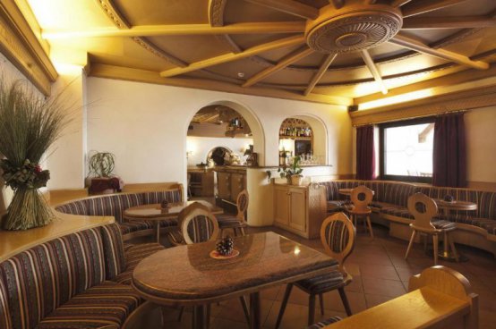 6denní zájezd (denní přejezd) s dopravou, polopenzí a skipasem v ceně – hotel Biancaneve