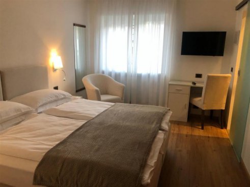 6denní zájezd (denní přejezd) s dopravou, polopenzí a skipasem ceně – hotel Miralago