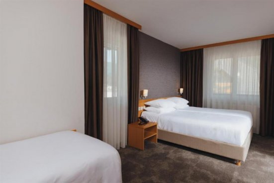 Různé hotely Kranjska Gora - lyžařský balíček na 3 noci, denní přejezd, wellness a polopenze v ceně