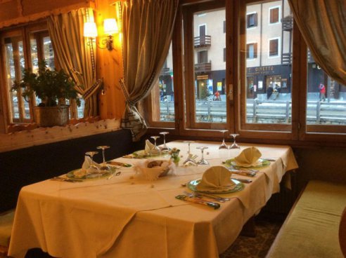 6denní zájezd s dopravou, polopenzí a skipasem v ceně – Parkhotel Valfurva