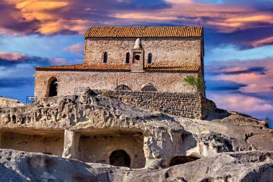 Poznávací zájezd Gruzie -  Přes Kavkaz k Černému moři, odlet z Prahy