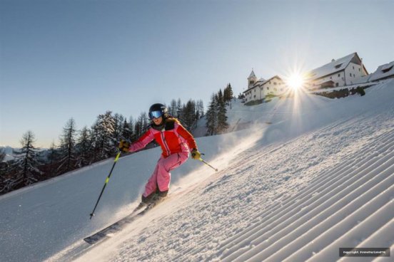 Hotel Rikli Balance - lyžařský balíček s denním přejezdem, bazény a polopenzí v ceně