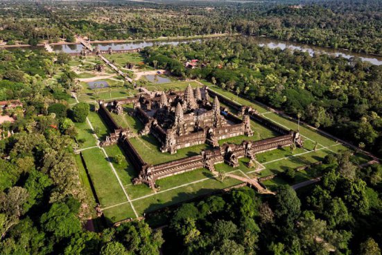 Vietnam a Kambodža + PLAVBA DRAČÍ ZÁTOKOU + TAJEMSTVÍ CHRÁMŮ ANGKORU 