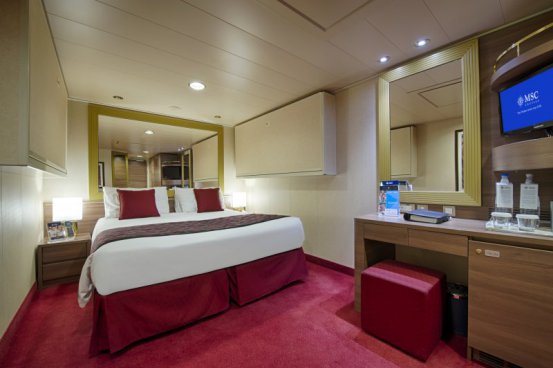 Itálie, Francie, Španělsko, Portugalsko, Antigua a Barbuda, Svatý Martin, USA z Neapole na lodi MSC Divina