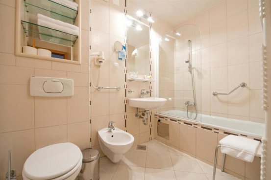 Různé hotely Kranjska Gora - lyžařský balíček na 3 noci, denní přejezd, wellness a polopenze v ceně