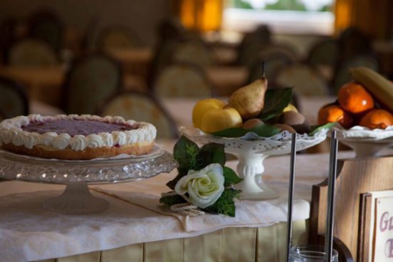 6denní zájezd (denní přejezd) s dopravou, polopenzí a skipasem ceně – hotel Miralago