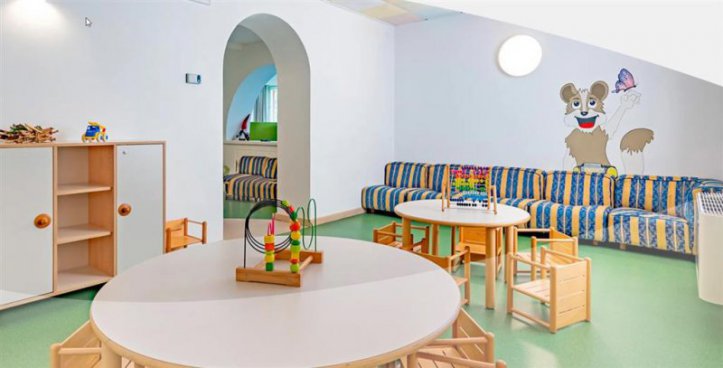 6denní zájezd (denní přejezd) s dopravou, polopenzí a skipasem v ceně – hotel Europa