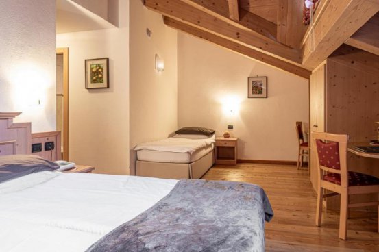 6denní zájezd s dopravou, polopenzí a skipasem v ceně – Hotel Pedranzini