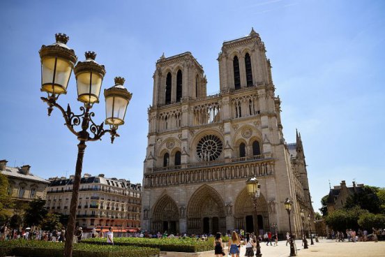 To nejlepší z Paříže + LOUVRE + HŘBITOV PÈRE-LACHAISE (letecky z Prahy)