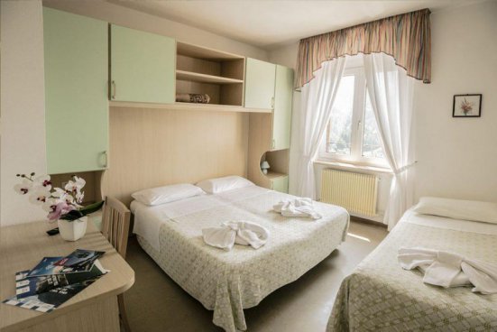 6denní zájezd (denní přejezd) s dopravou, polopenzí a skipasem v ceně – hotely různé Paganella