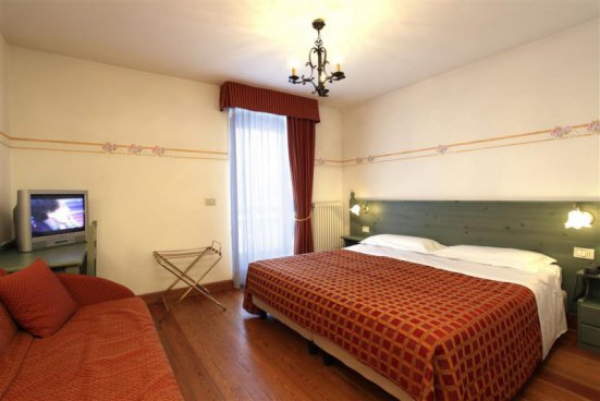 6denní zájezd (denní přejezd) s dopravou, polopenzí a skipasem ceně – hotel Locanda Locatori