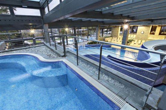 Hotel Rikli Balance - lyžařský balíček s denním přejezdem, bazény a polopenzí v ceně