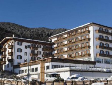 5denní zájezd s dopravou, polopenzí a skipasem v ceně – hotel Biancaneve