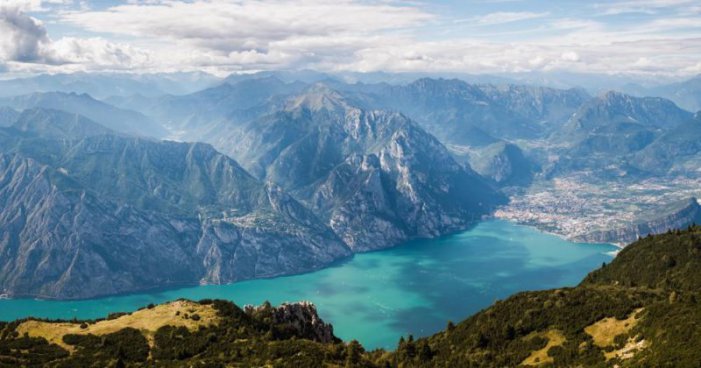 Přírodní krásy v okolí jezera Lago di Garda s koupáním