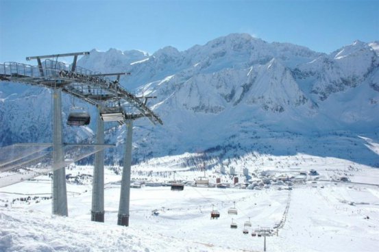 5denní zájezd s dopravou, polopenzí a skipasem v ceně – hotely různé Passo Tonale a okolí