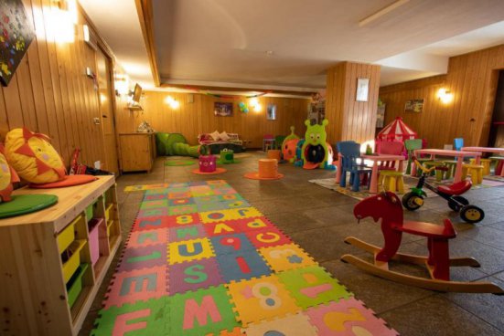 5denní zájezd s dopravou, polopenzí a skipasem v ceně – hotel Sant Anton