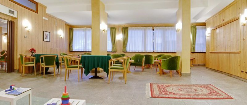 5denní zájezd s dopravou, polopenzí a skipasem v ceně – hotel Sant Anton