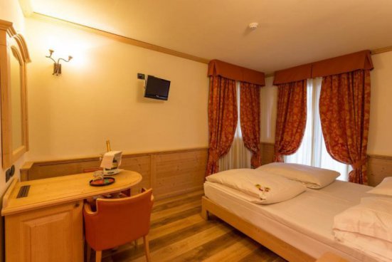 6denní zájezd (denní přejezd) s dopravou, polopenzí a skipasem v ceně – hotel Arisch