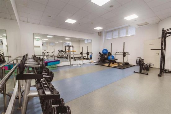 Různé hotely Kranjska Gora - lyžařský balíček na 3 noci, denní přejezd, wellness a polopenze v ceně