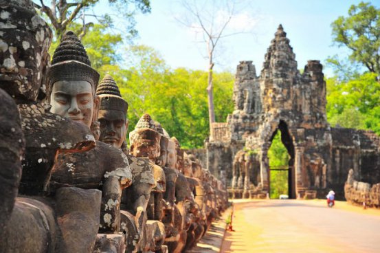 To nejlepší z Kambodže + TAJUPLNÉ CHRÁMY ANGKOR WAT + PLÁŽE OSTROVA KOH RONG (le