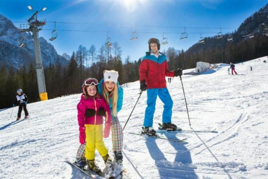 Různé hotely Kranjska Gora - lyžařský balíček na 3 noci, denní přejezd, wellness a polopenze v ceně