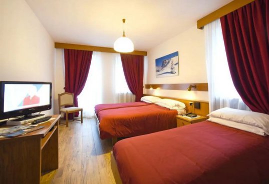 6denní zájezd (denní přejezd) s dopravou, polopenzí a skipasem v ceně – hotel Alpenrose Dolomiti