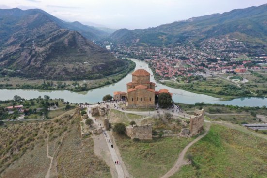 Poznávací zájezd Gruzie -  Přes Kavkaz k Černému moři, odlet z Prahy