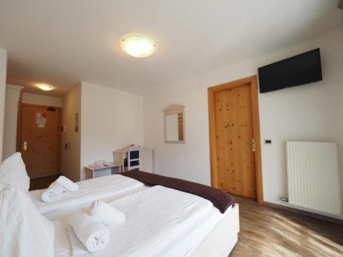 6denní zájezd (denní přejezd) s dopravou, polopenzí a skipasem v ceně – hotel Europa