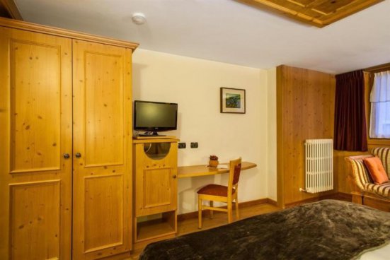 6denní zájezd s dopravou, polopenzí a skipasem v ceně – Hotel Pedranzini