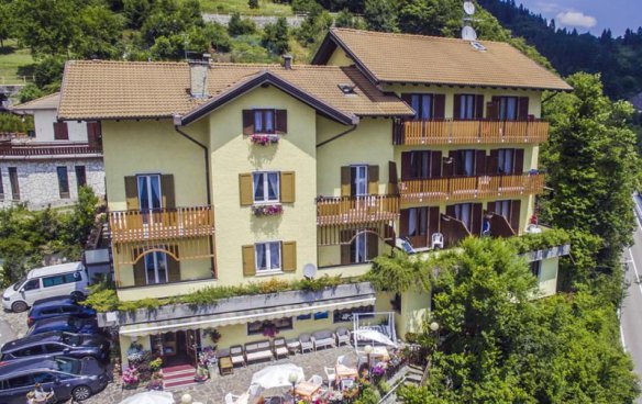6denní zájezd (denní přejezd) s dopravou, polopenzí a skipasem v ceně – hotely různé Paganella
