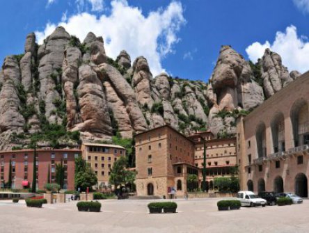 Barcelona + klášter Montserrat + Gaudího stavby