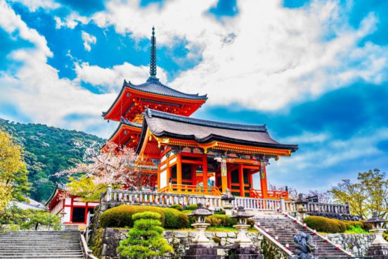 Plavba okolo Japonska -  Země vycházejícího slunce a kouzlo Jižní Koreje z paluby lodi