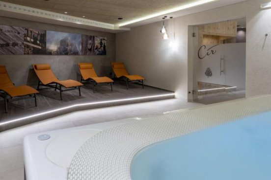 5denní zájezd (denní přejezd) s dopravou, polopenzí a skipasem v ceně – hotel Putia