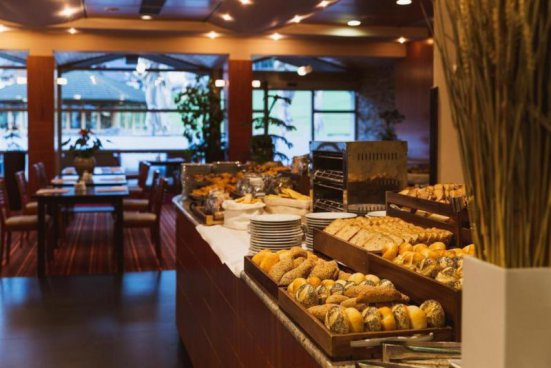 Různé hotely Kranjska Gora - lyžařský balíček na 3 noci, denní přejezd, wellness a polopenze v ceně