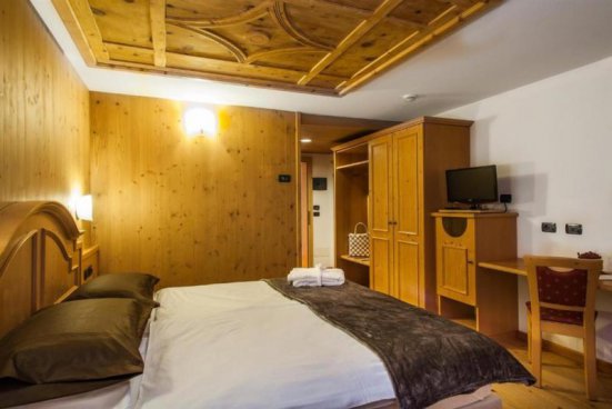 6denní zájezd s dopravou, polopenzí a skipasem v ceně – Hotel Pedranzini