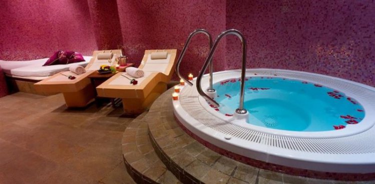 Hotel Creina - lyžařský balíček s denním přejezdem a polopenzí v ceně