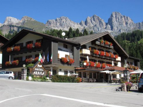 5denní zájezd s dopravou, polopenzí a skipasem v ceně – hotel Arnica