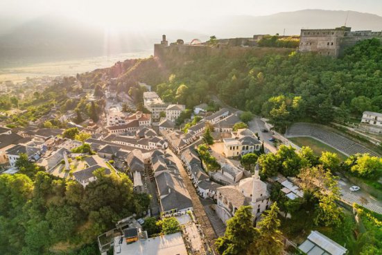 Velký okruh Albánií + STAROBYLÉ MĚSTO GJIROKASTRA + MOŘE 